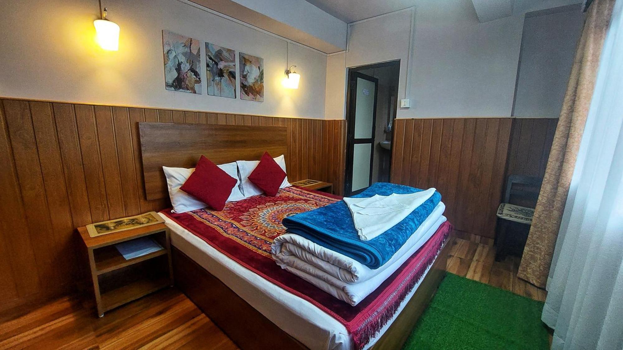 דרג'ילינג Indivar Homestay מראה חיצוני תמונה