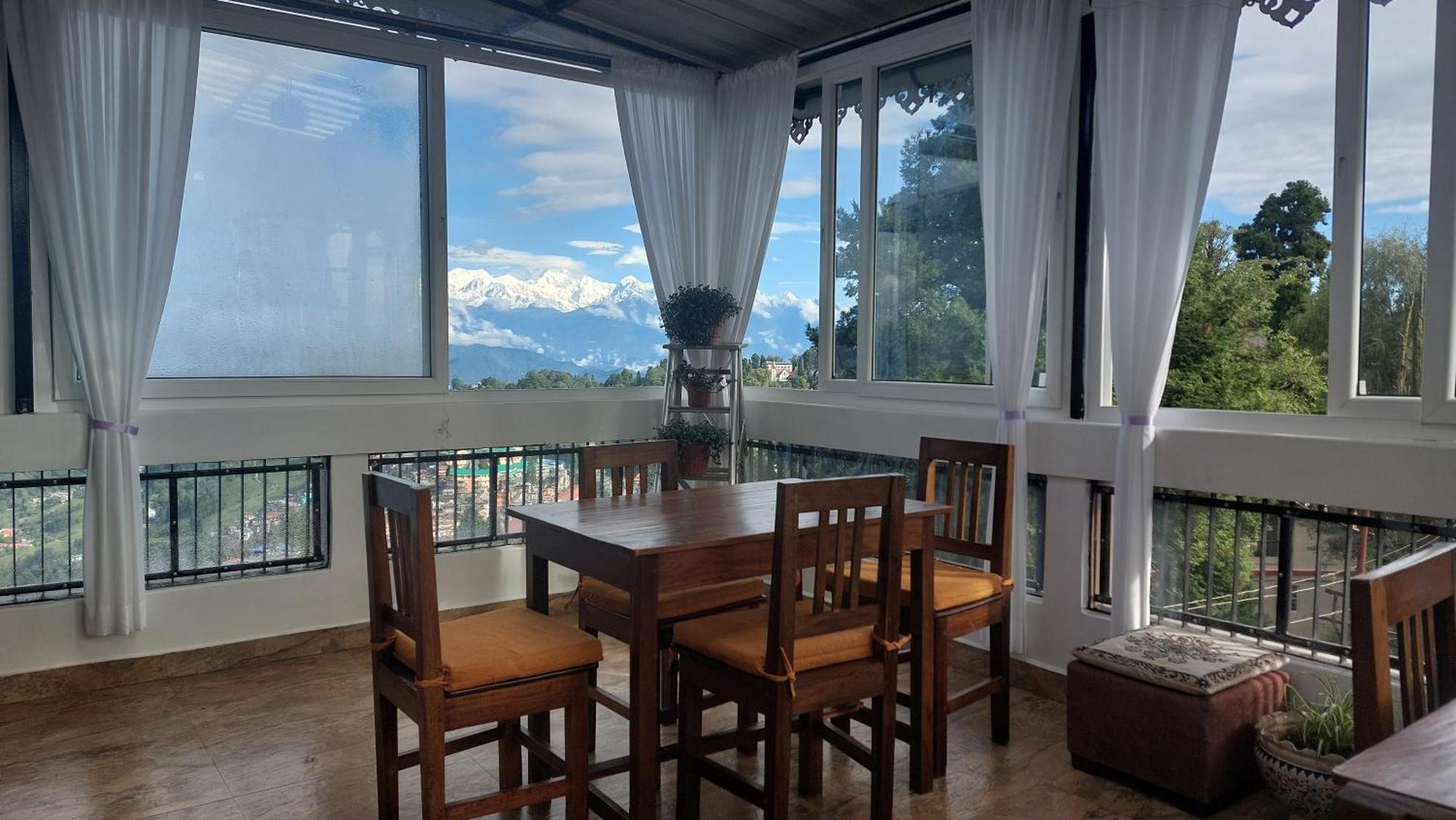 דרג'ילינג Indivar Homestay מראה חיצוני תמונה