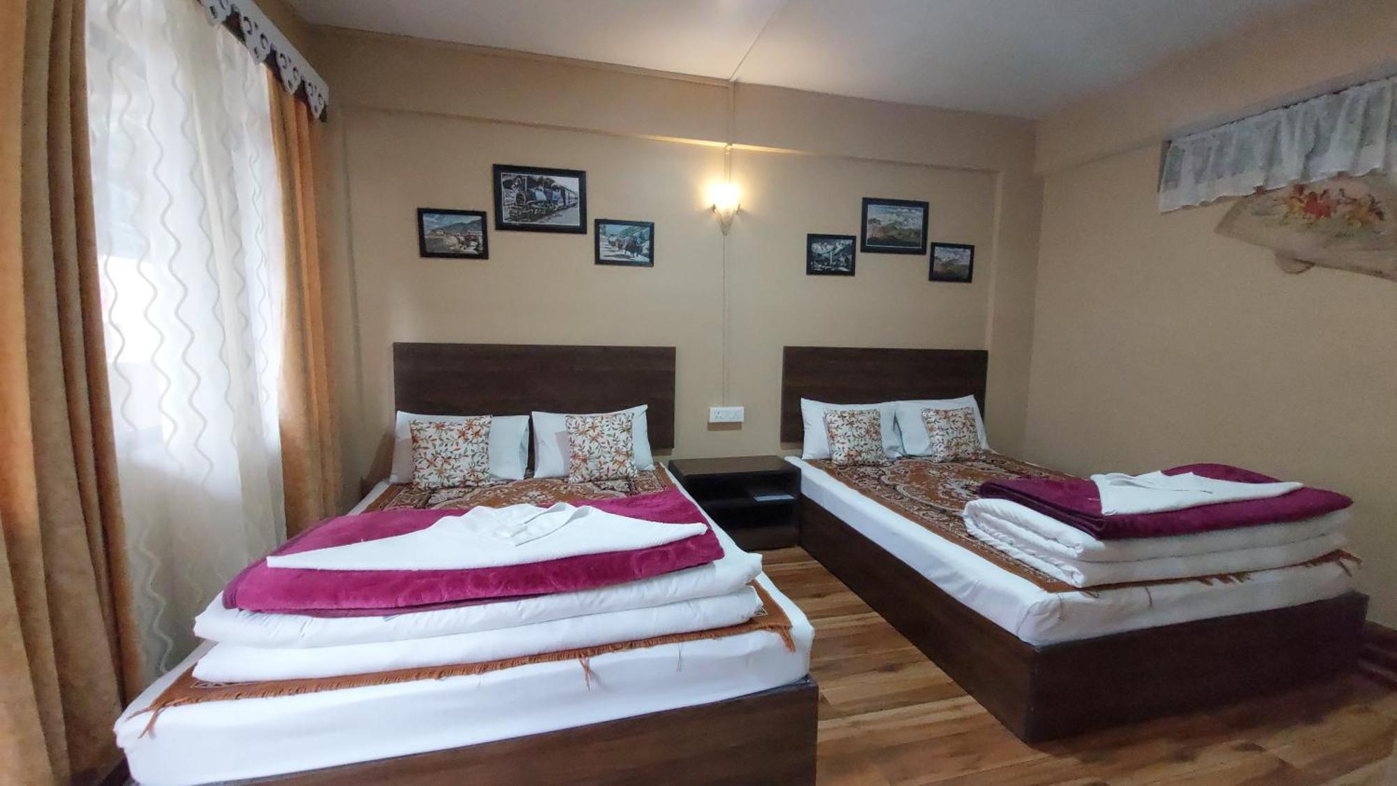 דרג'ילינג Indivar Homestay מראה חיצוני תמונה