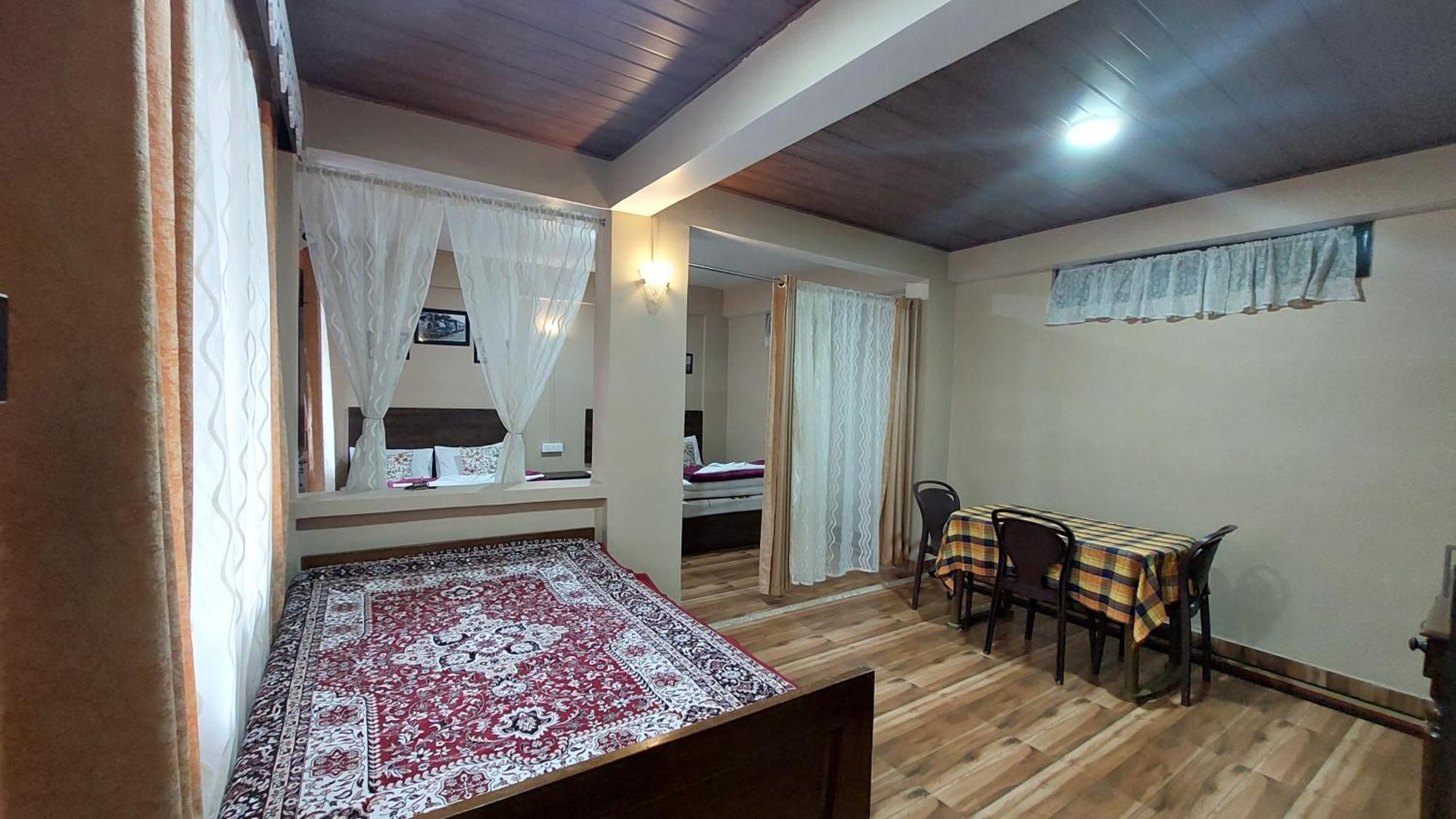 דרג'ילינג Indivar Homestay מראה חיצוני תמונה